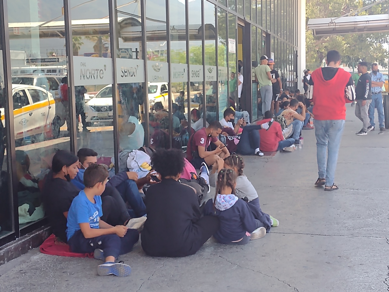 Las empresas camioneras no deben vender boletos si la persona no tiene el permiso correspondiente. (EL SIGLO DE TORREÓN)