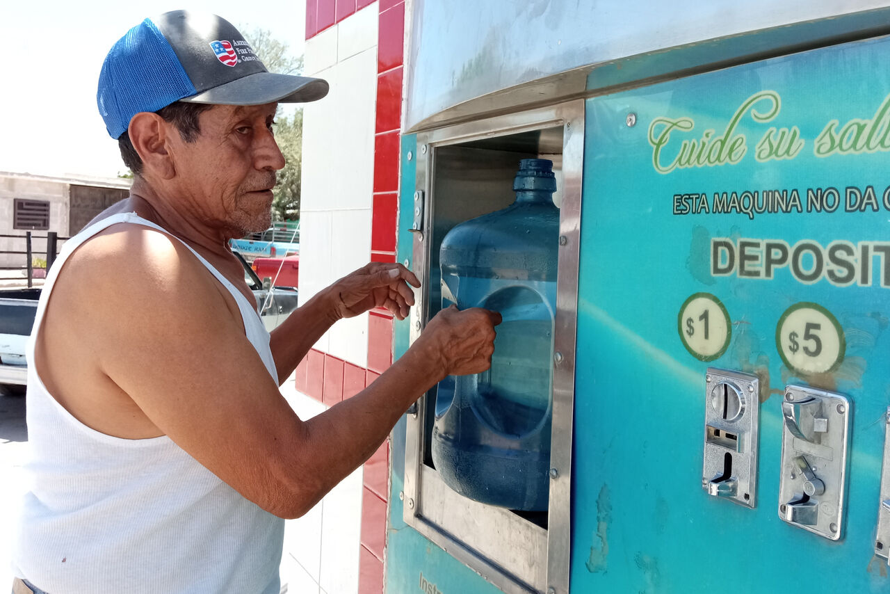 Ante suciedad de agua potable en San Pedro, se eleva el consumo de las purificadoras