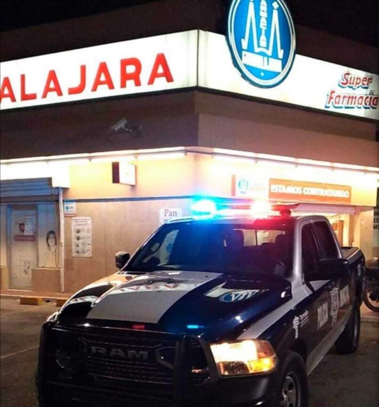 Asaltan farmacia ubicada en el sector oriente de Torreón; los ladrones portaban armas cortas.