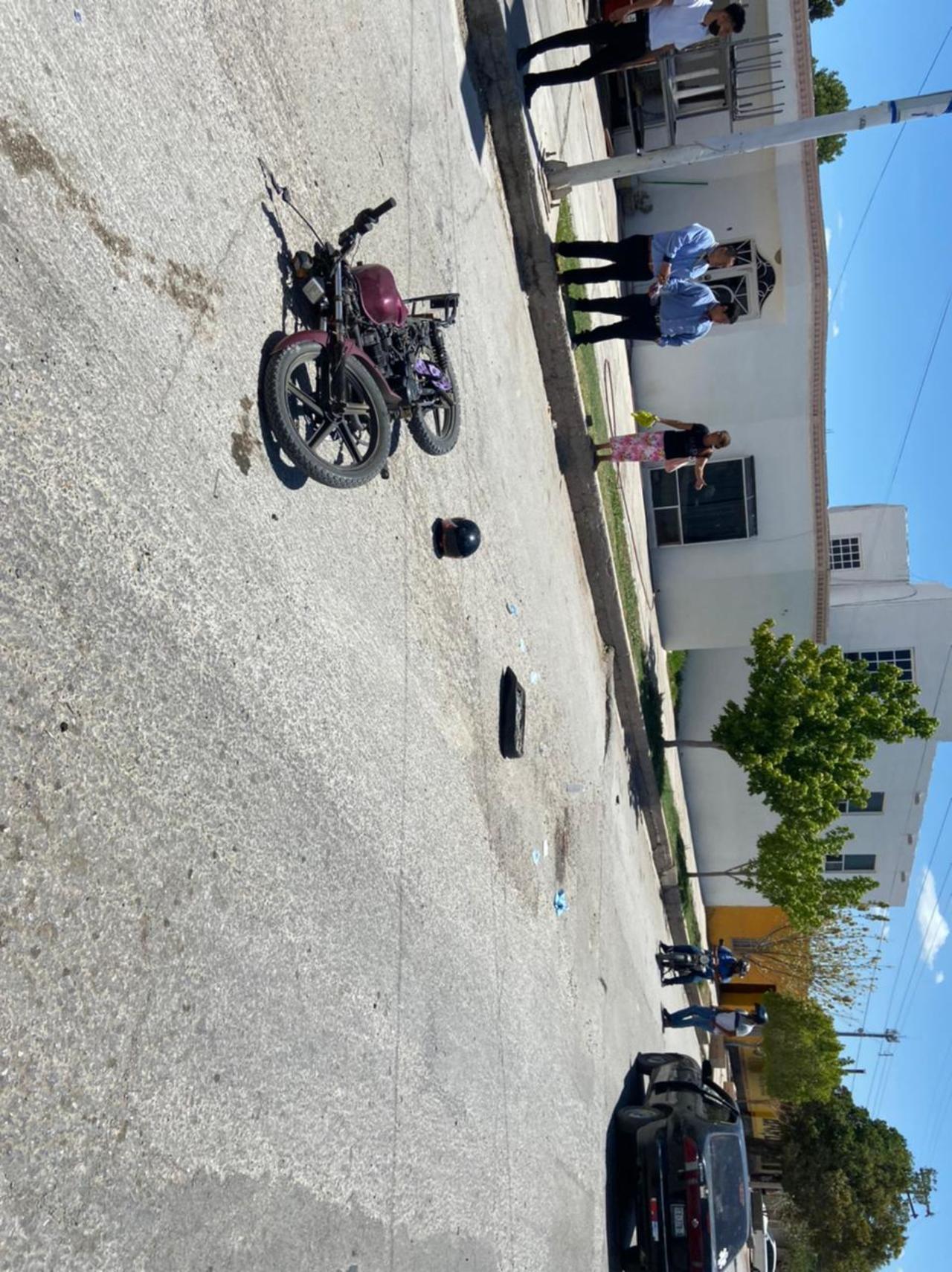 Motociclista es impactado por camioneta en calles de Francisco I. Madero; acabó hospitalizado en la Clínica 16 del IMSS.