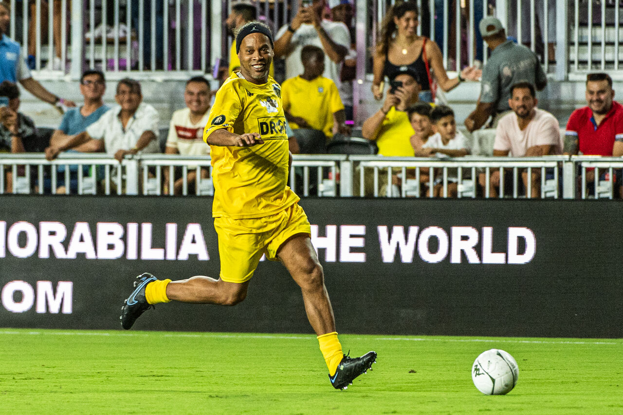 ¿Ronaldinho regresará a México como entrenador?