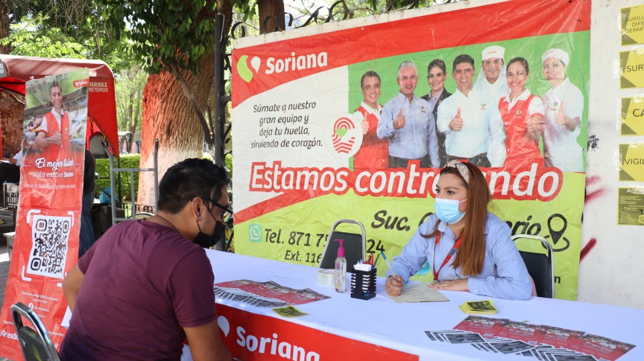 Se invita a los interesados acudir los días viernes a los módulos de reclutamiento laboral en la plaza principal. (EL SIGLO DE TORREÓN)