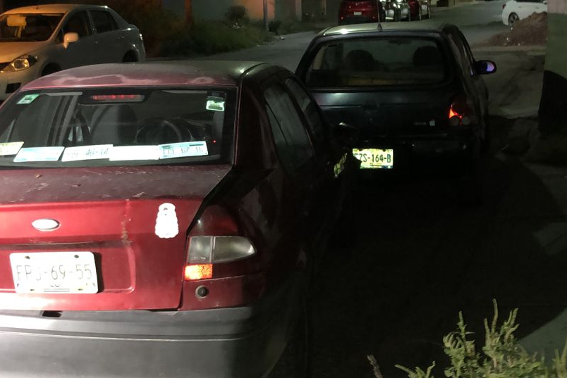 Conductor choca con dos autos estacionados y huye en Torreón