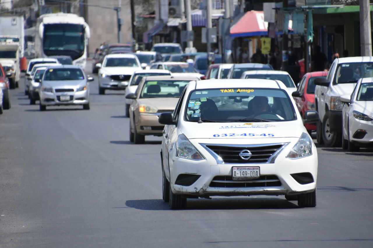 Aunque a los particulares se les hace fácil trasladarlos en sus vehículos por las ganancias, estas conductas son delictivas. (Foto: SERGIO A. RODRÍGUEZ / EL SIGLO COAHUILA)