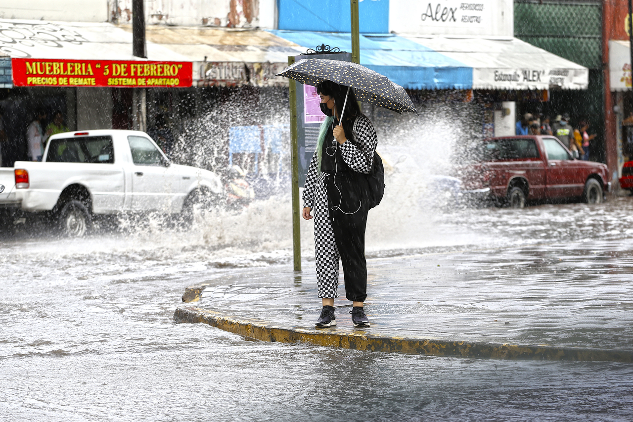 De acuerdo al pronóstico del tiempo y a las autoridades de la misma Conagua, al finalizar junio podría rebasarse el promedio histórico por el agua que se espera caiga sobre todo en la zona serrana. (EL SIGLO DE TORREÓN)