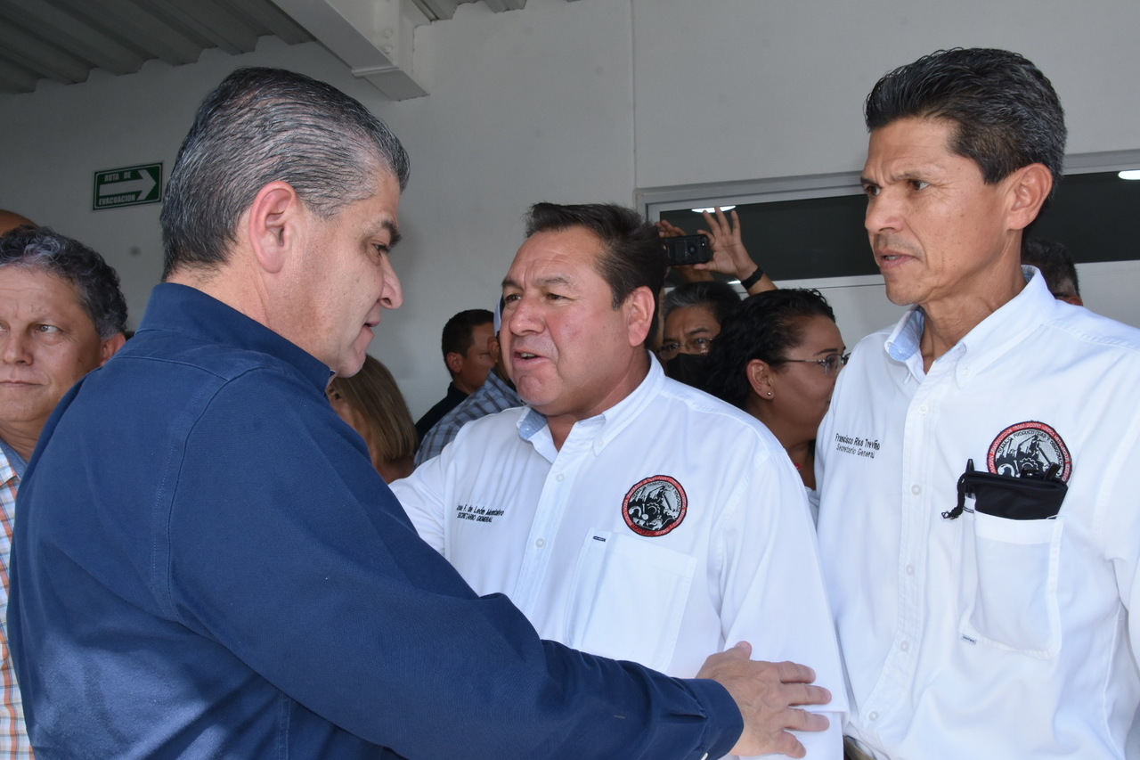 Dialogaron con el gobernador Miguel Ángel Riquelme en las instalaciones del centro de estudios superiores para solicitarle el apoyo.