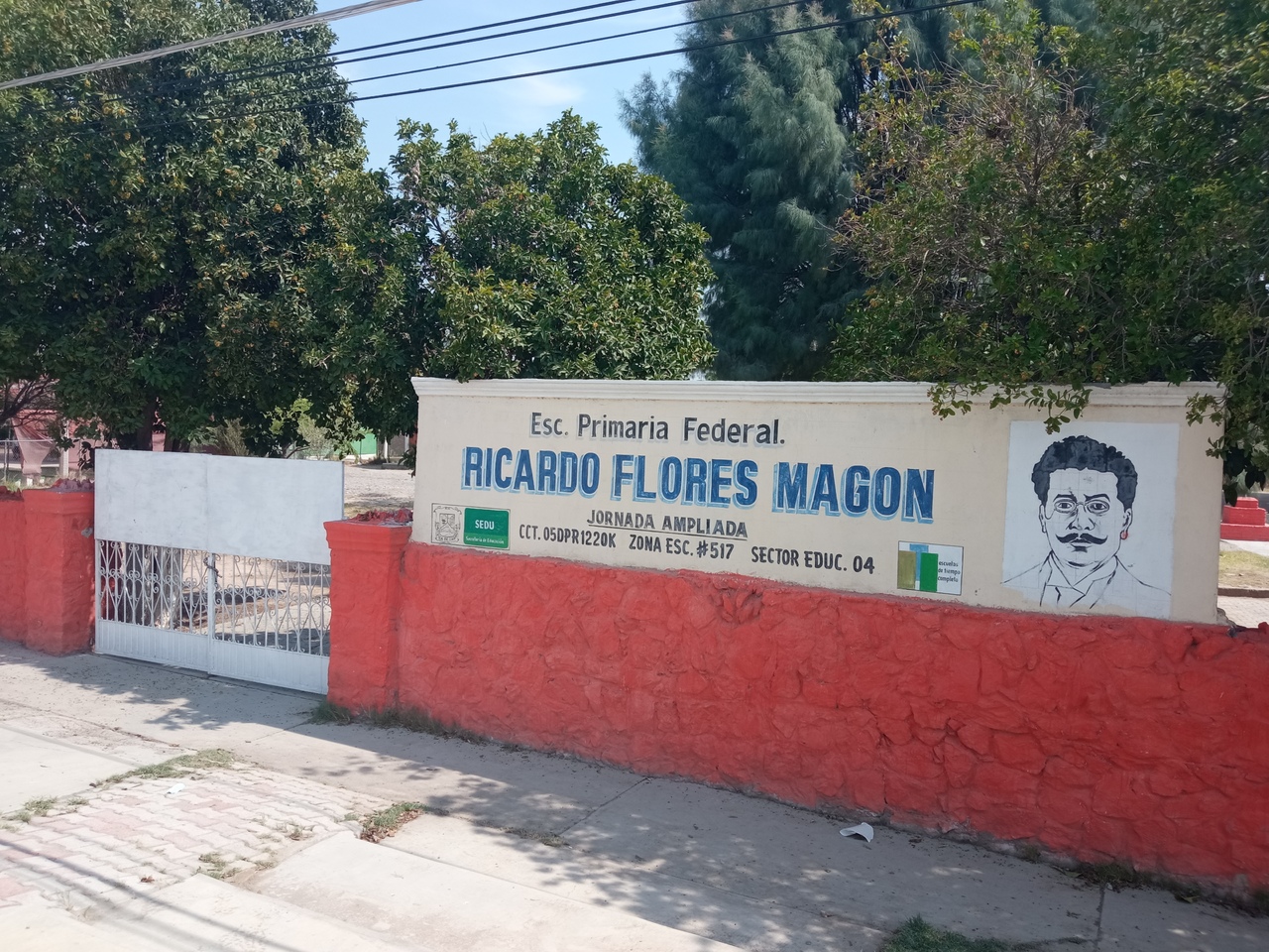 Desde hace días se reunieron con maestros, directivos y padres de familia para definir la estrategia de vigilancia en las escuelas. (EL SIGLO DE TORREÓN)