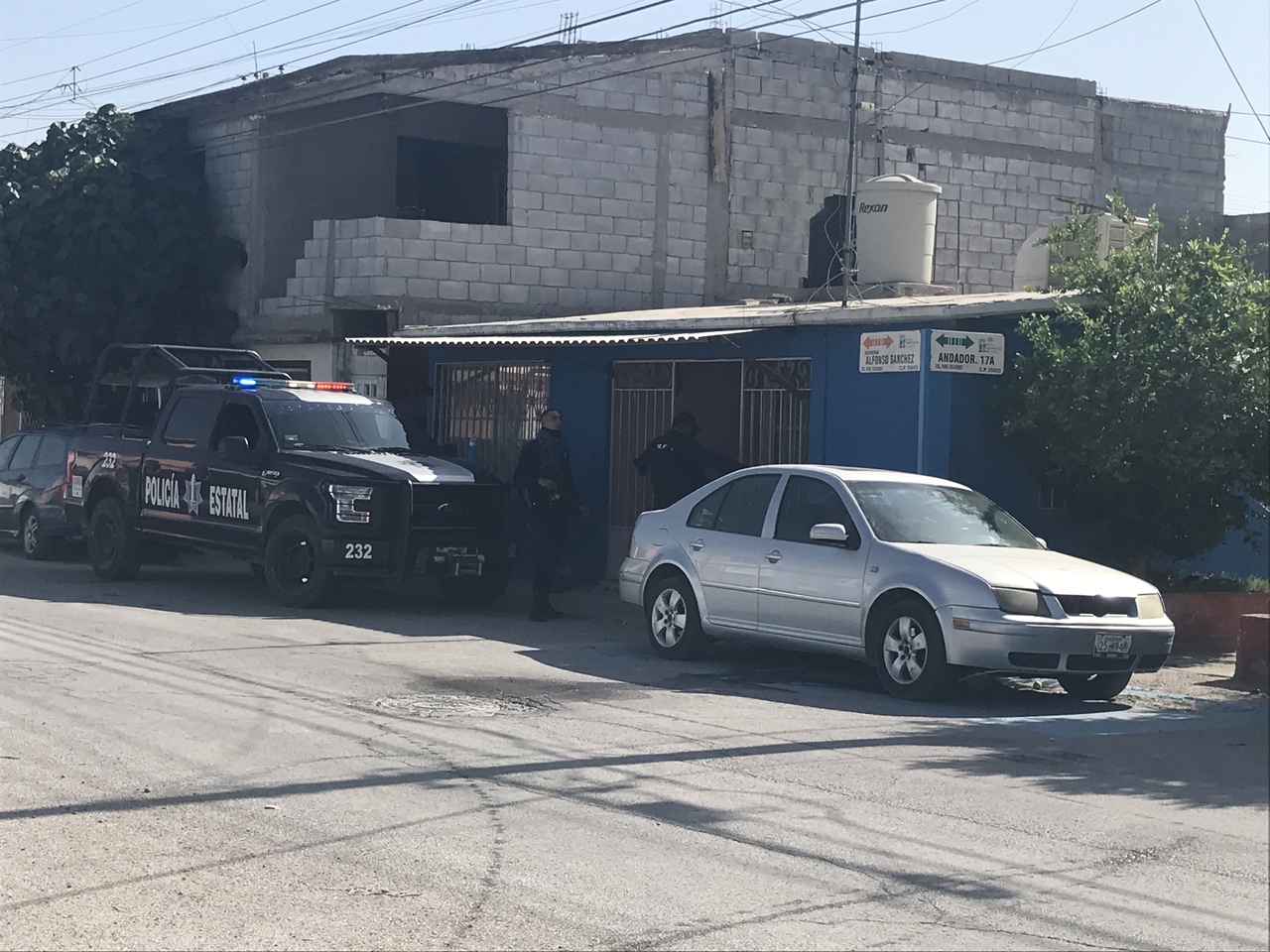 Distintas corporaciones de seguridad del estado y del municipio acudieron al domicilio del hoy fallecido.