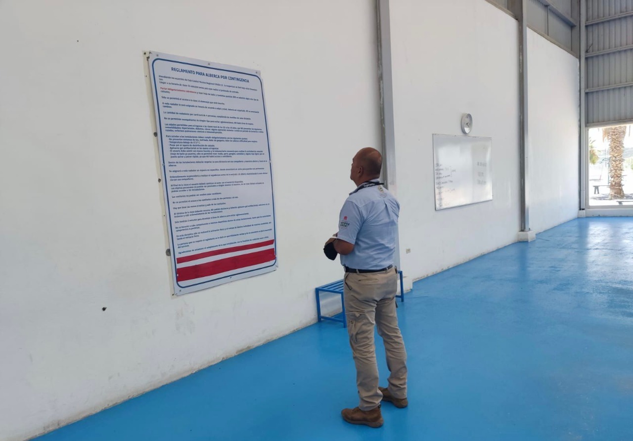 Inspeccionan albercas previo a cursos de verano del Instituto Municipal del Deporte de Torreón. (EL SIGLO DE TORREÓN)