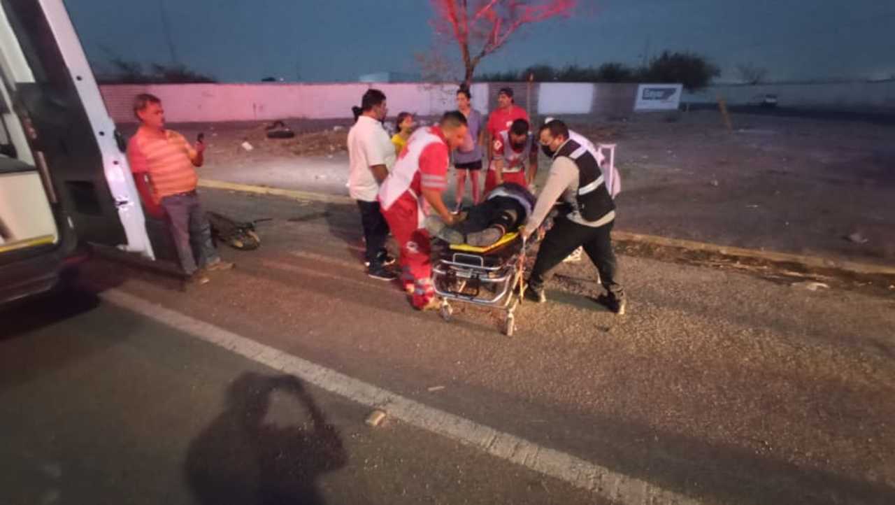 El ciclista golpeó el parabrisas y terminó sobre el pavimento.