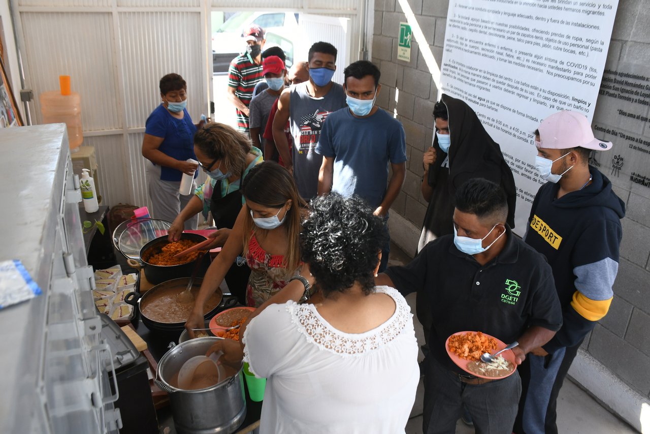 Hasta 328 migrantes se han atendido en un mes en el Centro de Día Jesús Torres, de Torreón. (EL SIGLO DE TORREÓN)