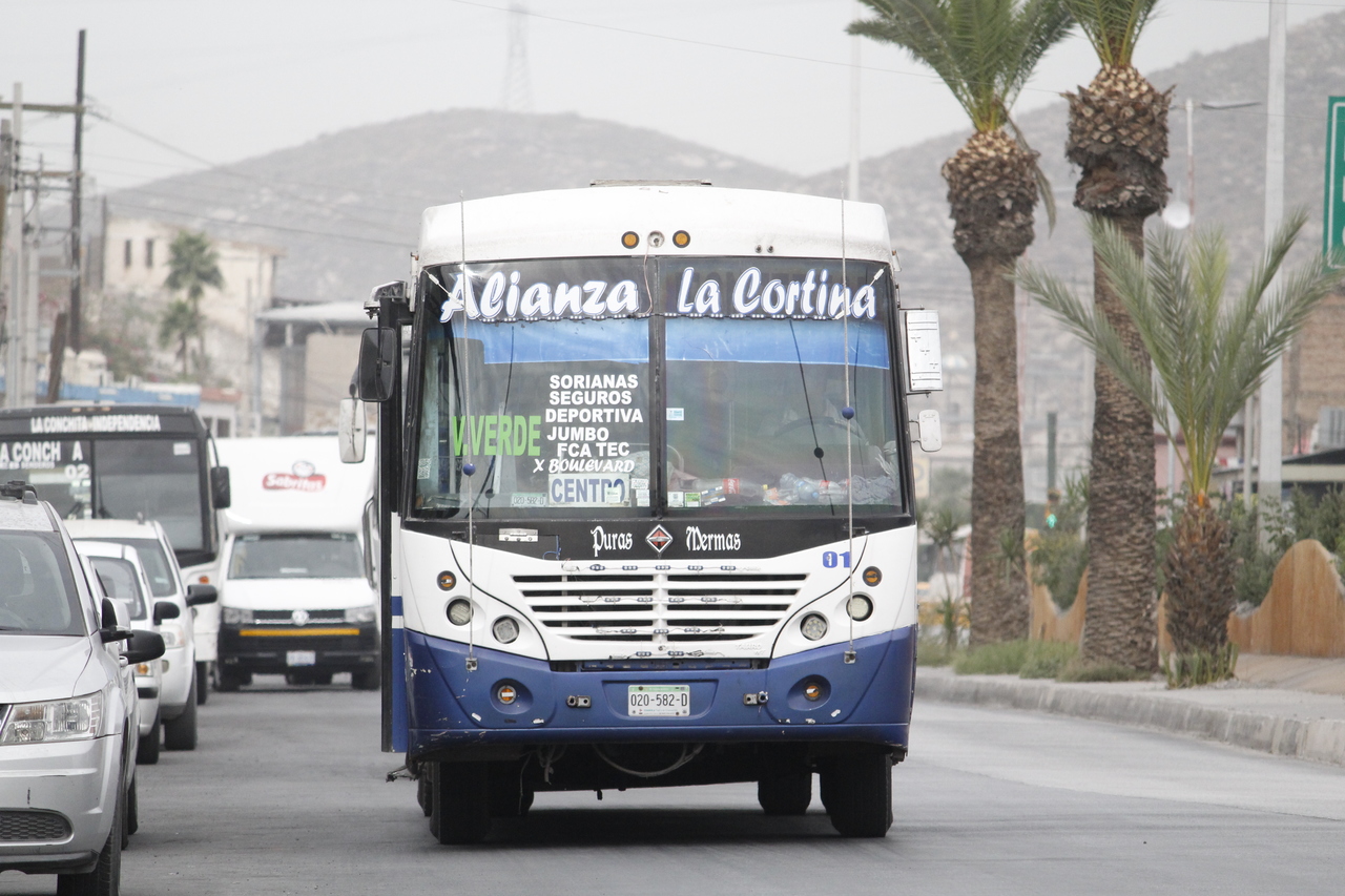 Niega alcalde de Torreón, Román Alberto Cepeda, que vayan a ceder a presiones de los transportistas por el tema de las posibles alzas en el pasaje.