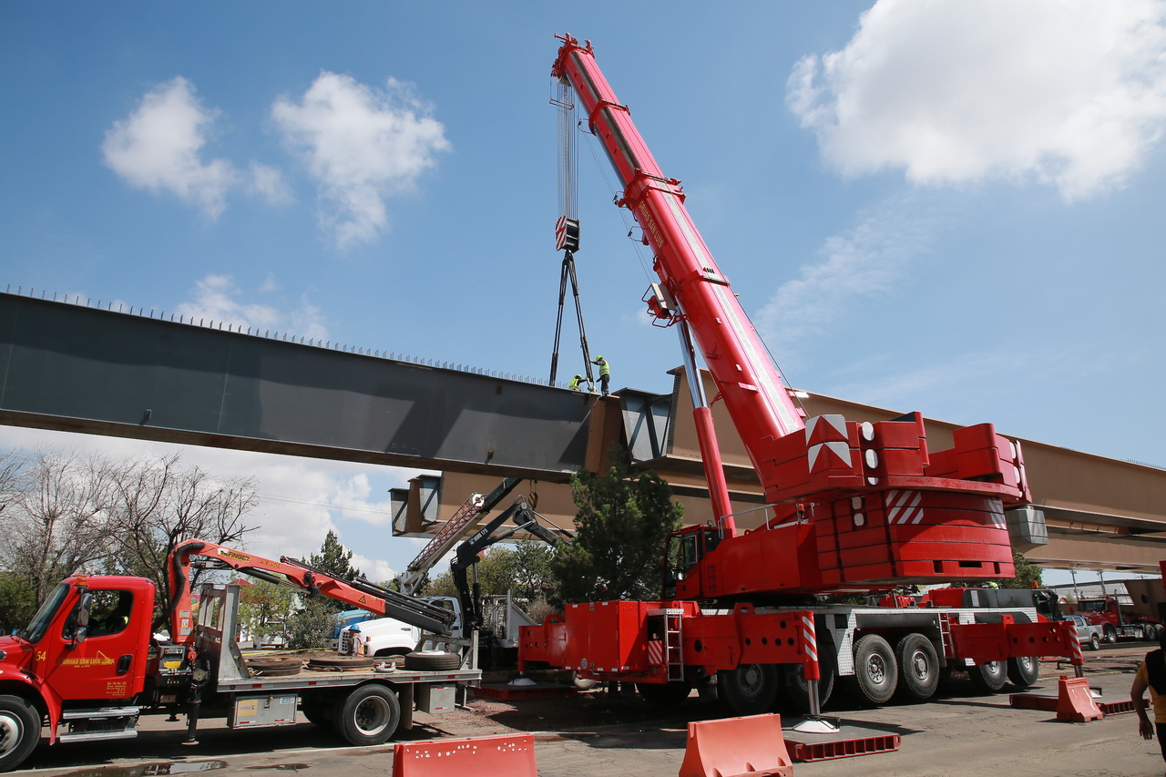 En un recorrido de supervisión de la obra del puente vehicular Francisco Villa, Aispuro reconoció que el costo final será superior a los 300 mdp. (EL SIGLO DE TORREÓN)