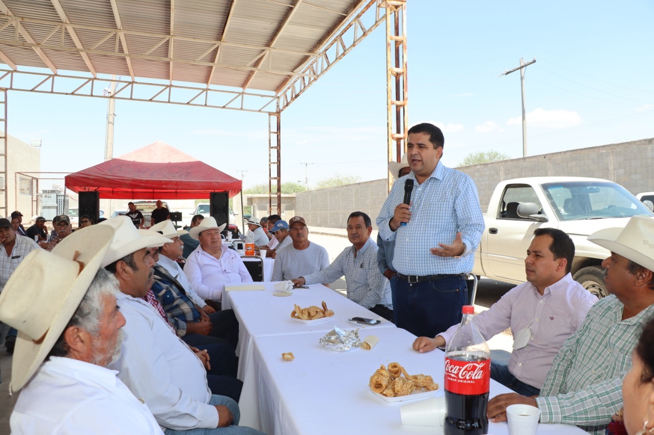 Martínez se comprometió a mejorar el precio de la compra de leche por parte de las empresas locales.