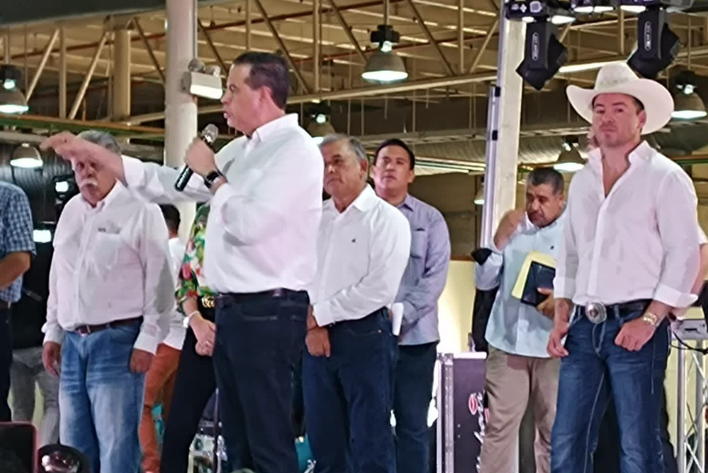 Celebra Ricardo Mejía Berdeja con mineros en Sabinas