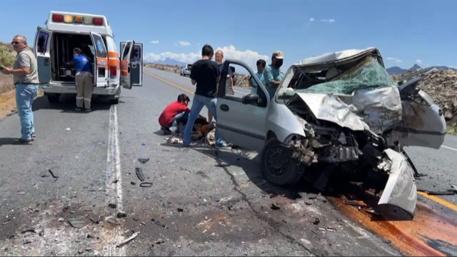 Reportan cinco muertos y 12 lesionados en accidente en kilómetro 60 de la carretera a Monclova