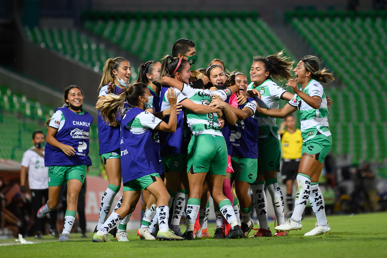 Con dos goles en el alargue, las Guerreras derrotaron en el Corona 4-3 al Querétaro en la primera fecha del Apertura 2022.