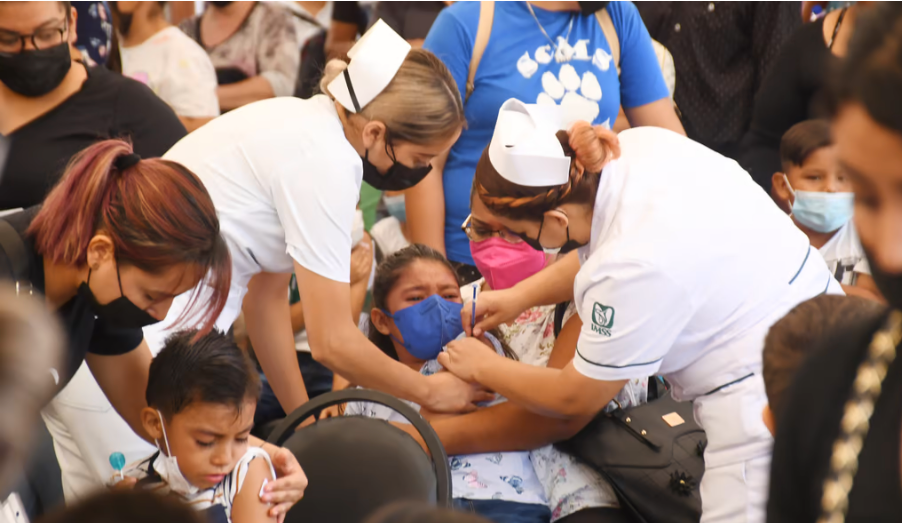 Esperan madres de familia jornada de vacunación antiCOVID en La Laguna de Durango