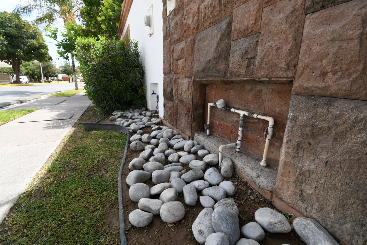 Por redes sociales, vecinos de la colonia San Isidro reportan el robo de medidores de agua.