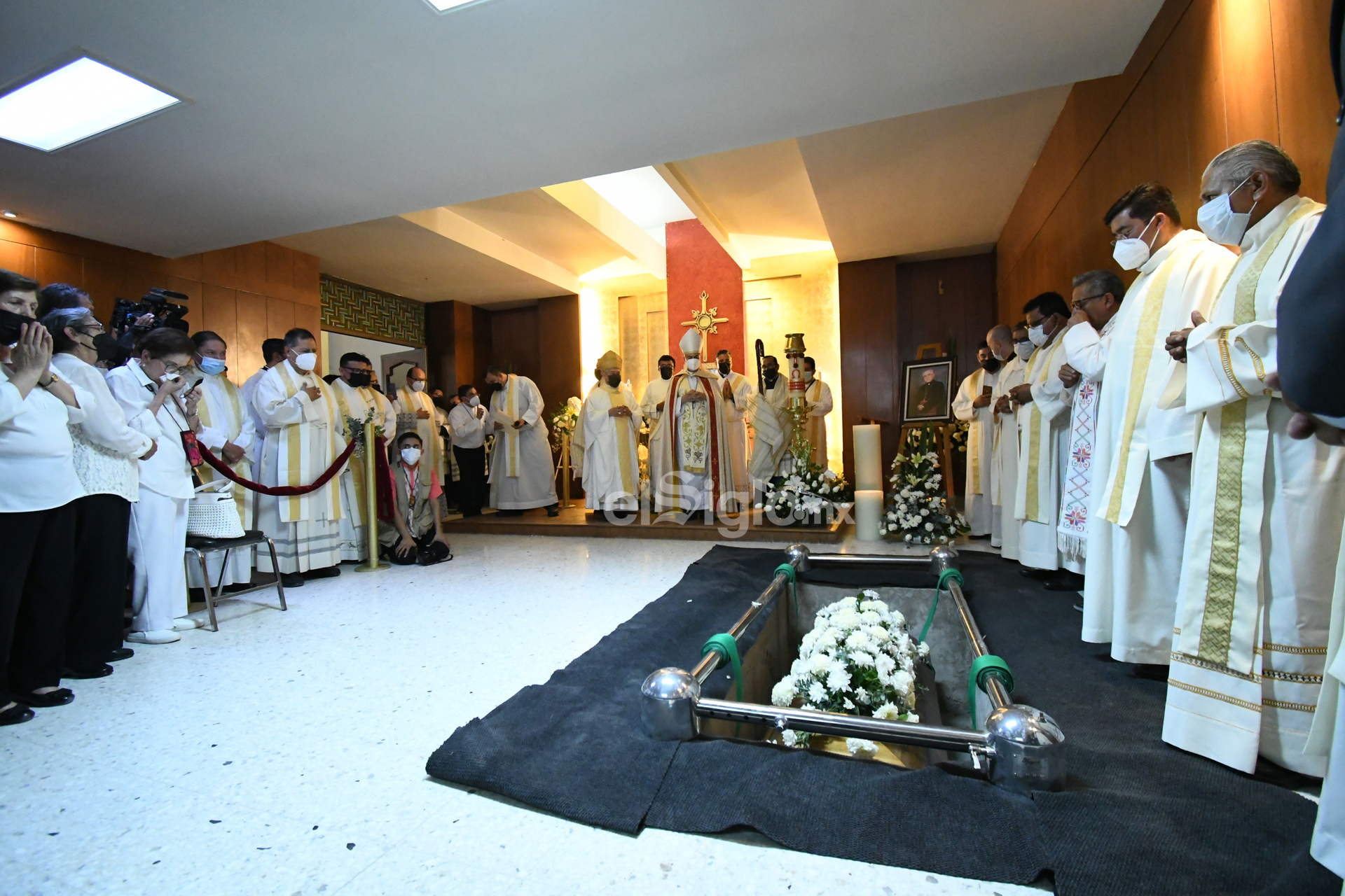 Los restos mortales de monseñor José Guadalupe Galván Galindo, obispo emérito de Torreón, descansarán en la capilla del Santísimo. (Foto: FERNANDO COMPEÁN / EL SIGLO DE TORREÓN)