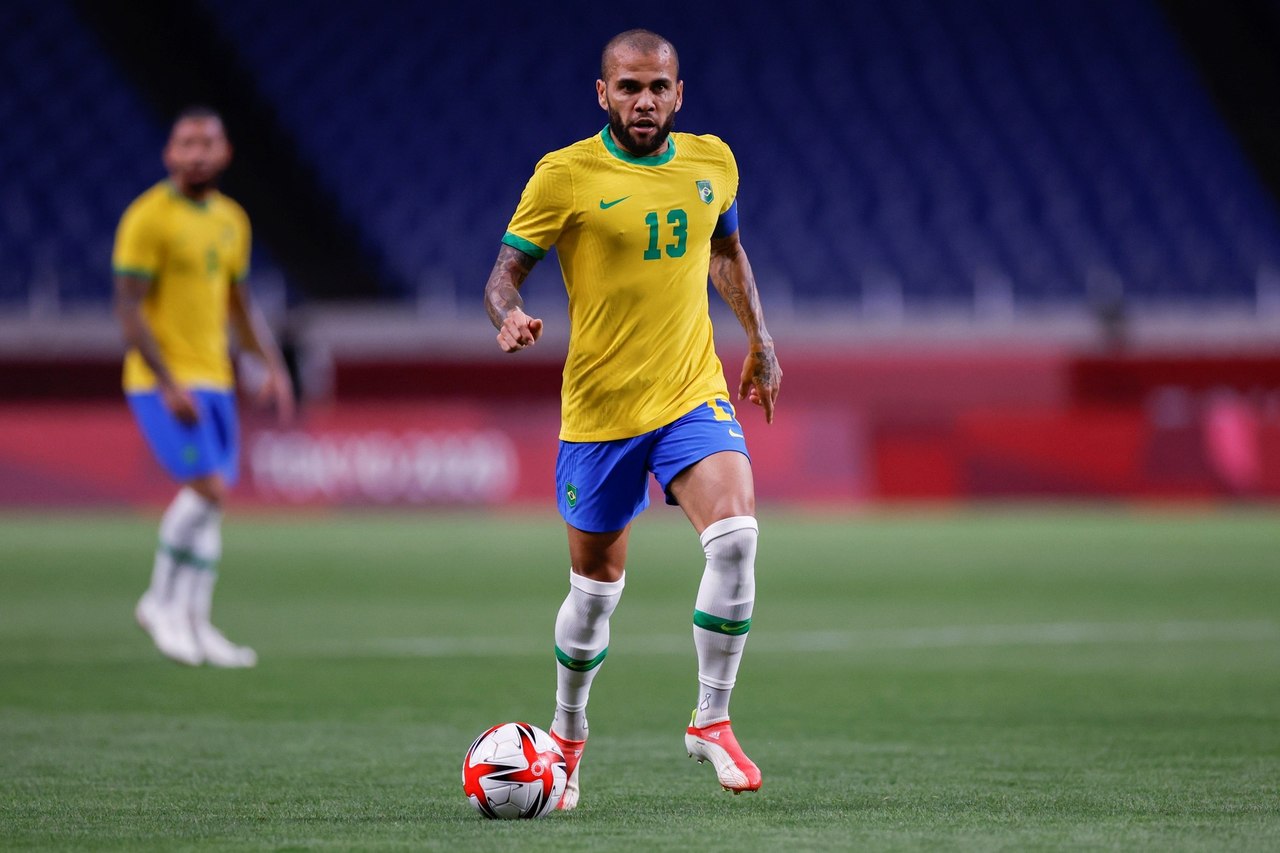 El estelar futbolista brasileño Dani Alves llegó a la Ciudad de México para incorporarse a los Pumas de la UNAM.