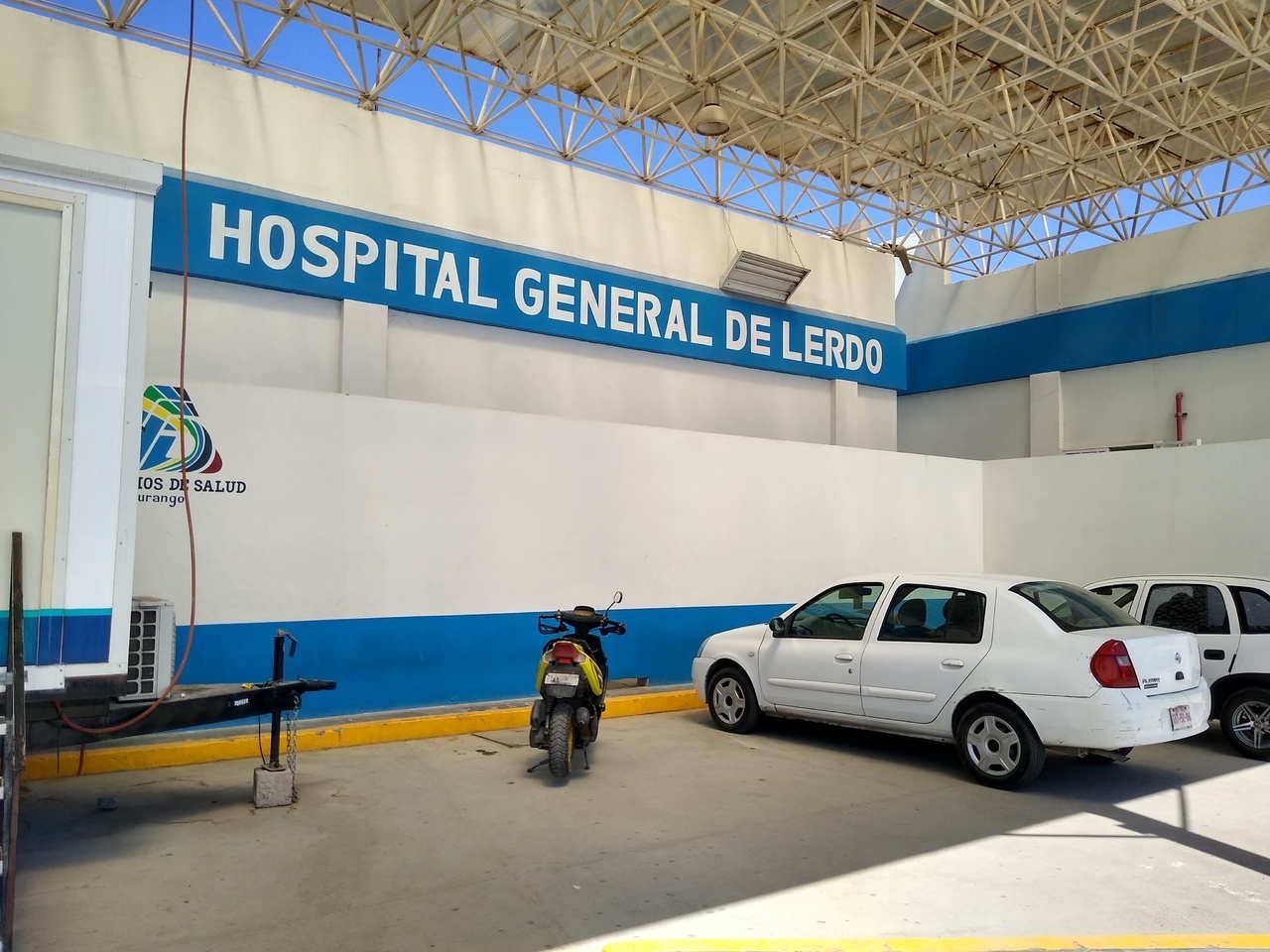 El joven fue trasladado a las instalaciones del Hospital General de Lerdo para su atención médica. (EL SIGLO DE TORREÓN)