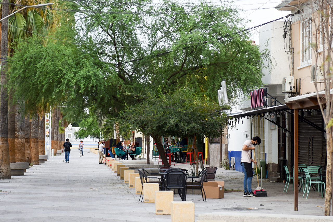 Se quedan sin luz durante 5 horas negocios ubicados sobre el Paseo Morelos, en el Centro de Torreón. (EL SIGLO DE TORREÓN)