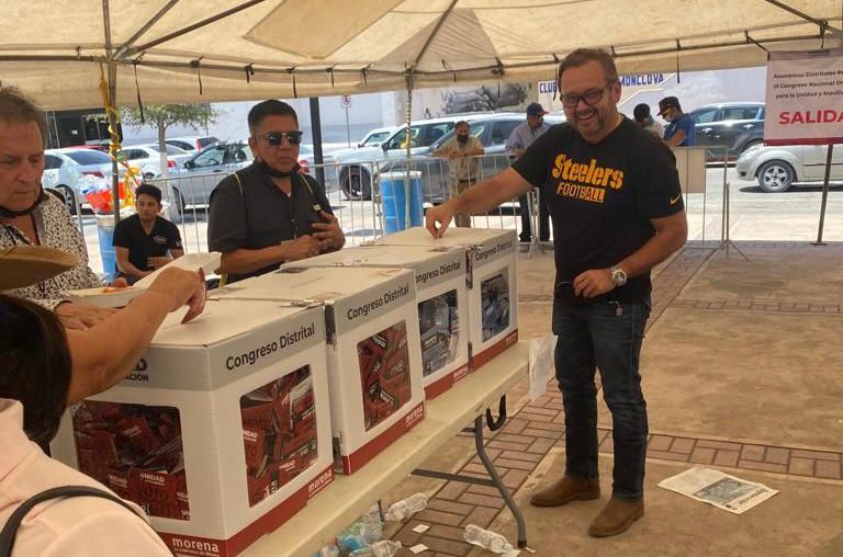 Exalcalde de Monclova Gerardo García Castillo se afilia a Morena y vota