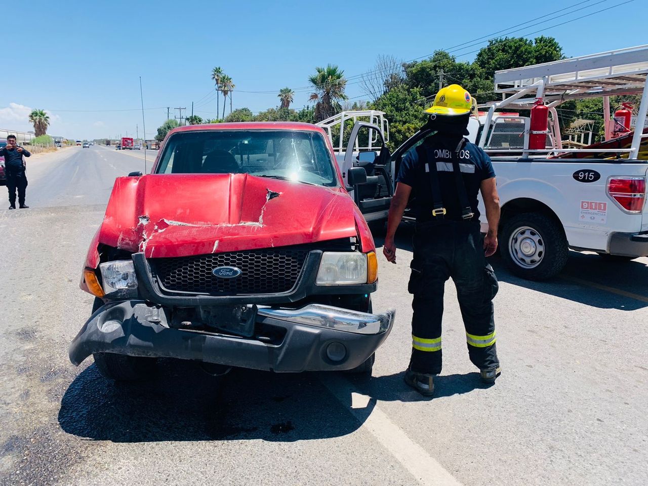 La camioneta Ford Ranger se impactó en la parte posterior de un tráiler en la carretera Gómez Palacio-Gregorio García.
