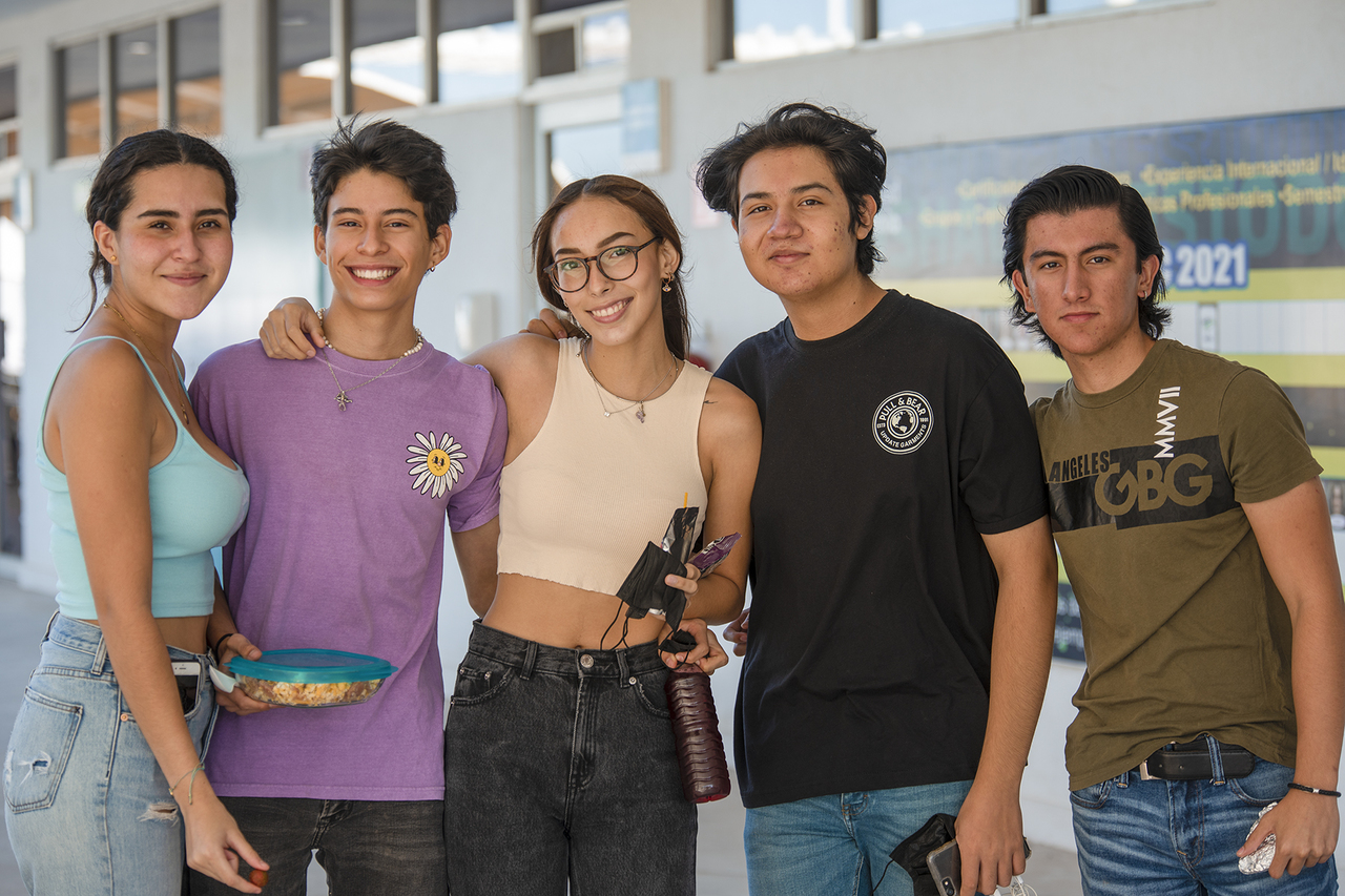 Mariana Bernal, Omar Murillo, Salma Tabares, Ricardo González y Julio Galvany (EL SIGLO DE TORREÓN/ERICK SOTOMAYOR)