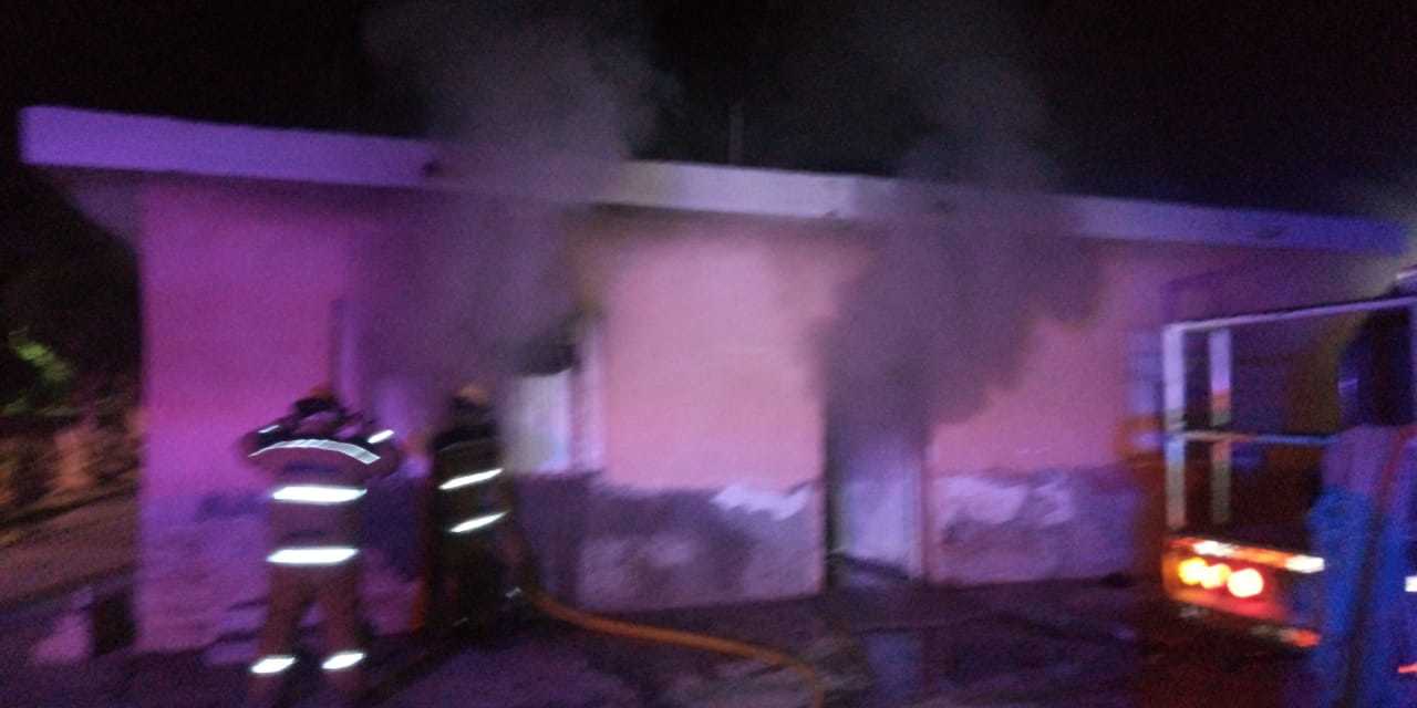 El personal del departamento de Bomberos y Protección Civil de la ciudad de Lerdo se encargaron de sofocar el incendio.