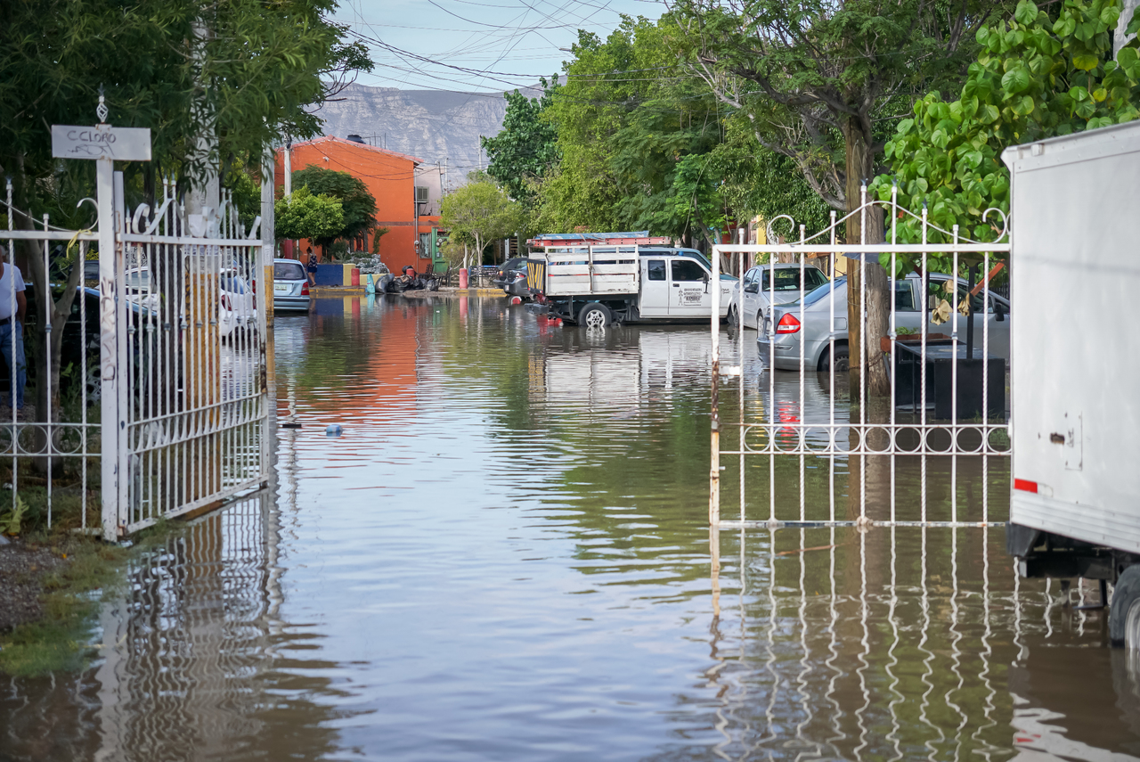 Las diferentes corporaciones atendieron las inundaciones derivadas de las lluvias en Torreón, dijo el director de Protección Civil. (EL SIGLO DE TORREÓN)