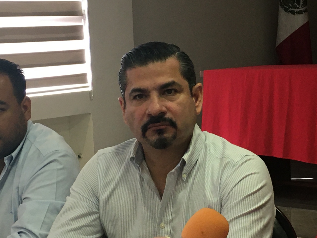 Shamir Fernández anunció ayer su renuncia al PRI, por lo que ahora será diputado independiente.