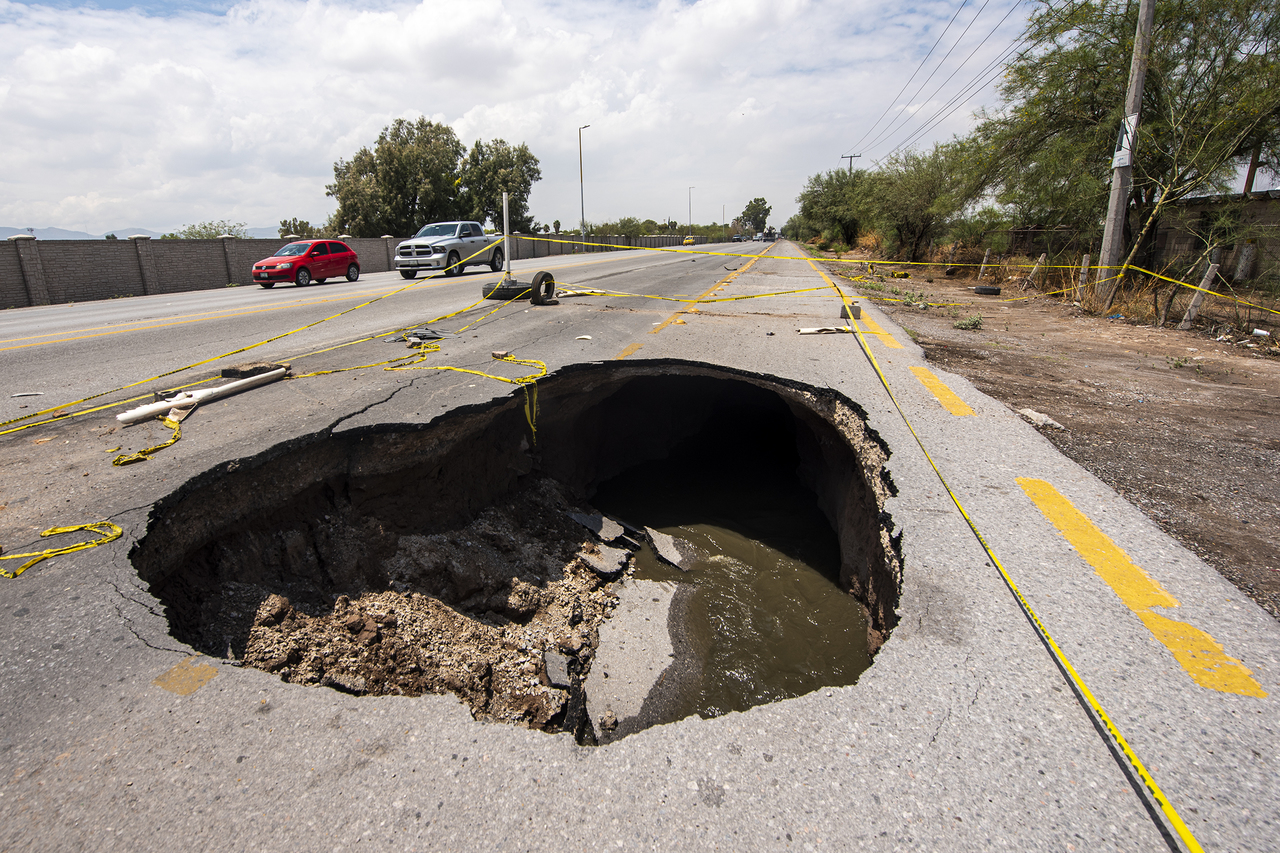En la carretera a Santa Fe ya no hay drenaje, pues había un tubo de concreto de 60 pulgadas pero ya sólo es una cueva.