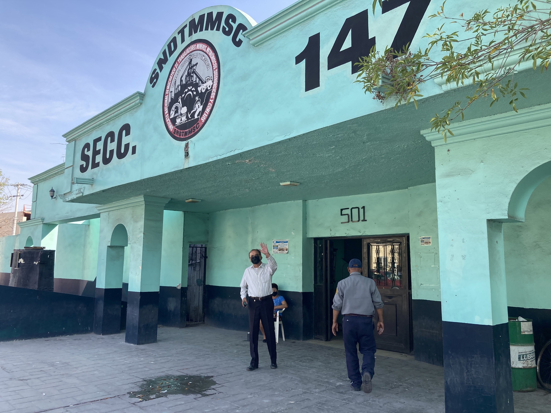 Reportan ataques furtivos a camiones de obreros del personal de AHMSA en Monclova