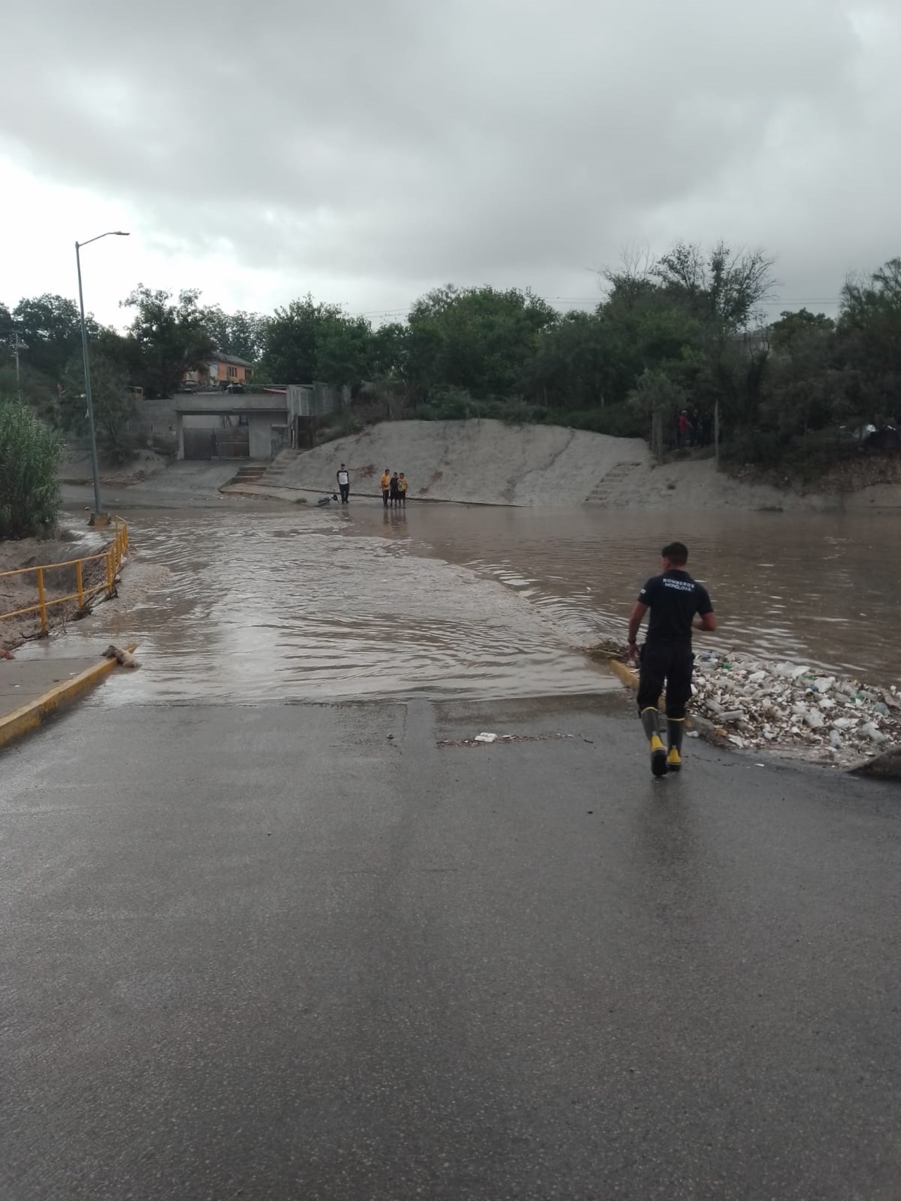 Arroyo Frontera se desbordó por las fuertes lluvias en Monclova. (EL SIGLO DE TORREÓN)