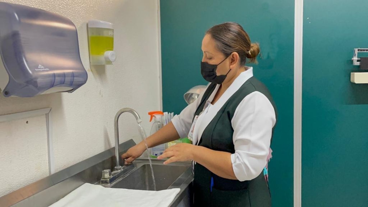 El Seguro Social cuenta con una plataforma donde se registra el cumplimiento de las técnica de higiene de manos entre su personal. (EL SIGLO DE TORREÓN)