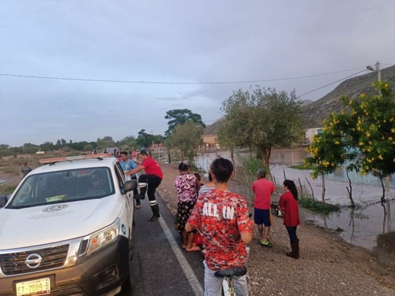 El pasado viernes se registró una tromba en los ejidos Santa Eulalia y Tacubaya, sin embargo, gracias a la intervención de distintas autoridades, la situación ya se normalizó. (EL SIGLO DE TORREÓN)