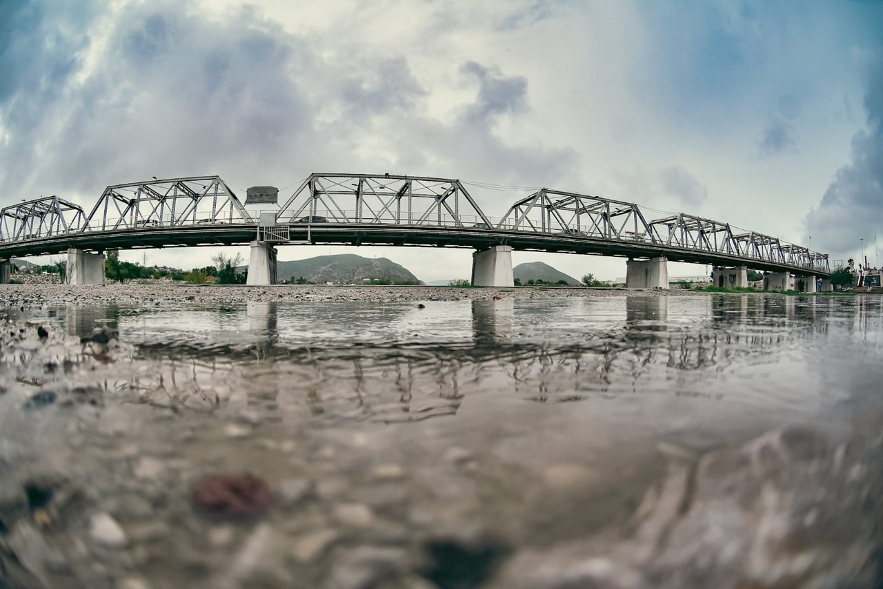 Las autoridades de Torreón se mantienen a la expectativa de una posible avenida del Río Nazas por la zona urbana.