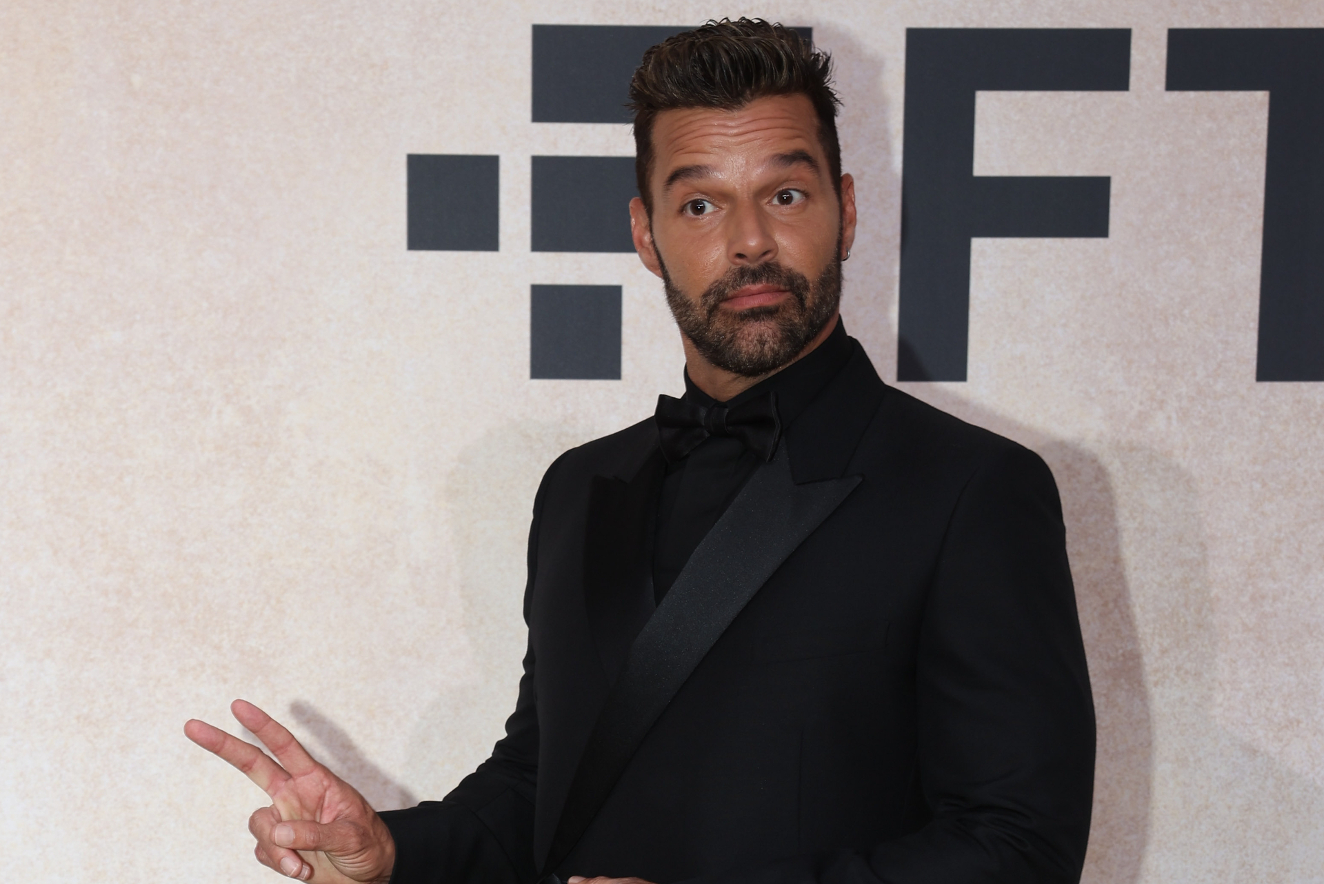 Ricky Martin demanda a su sobrino por 20 millones de dólares tras acusarlo de violencia