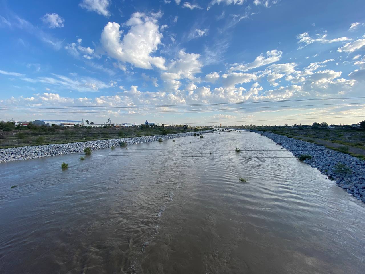 Detienen operación de bombas del Simas por el caudal en el lecho seco del río Nazas