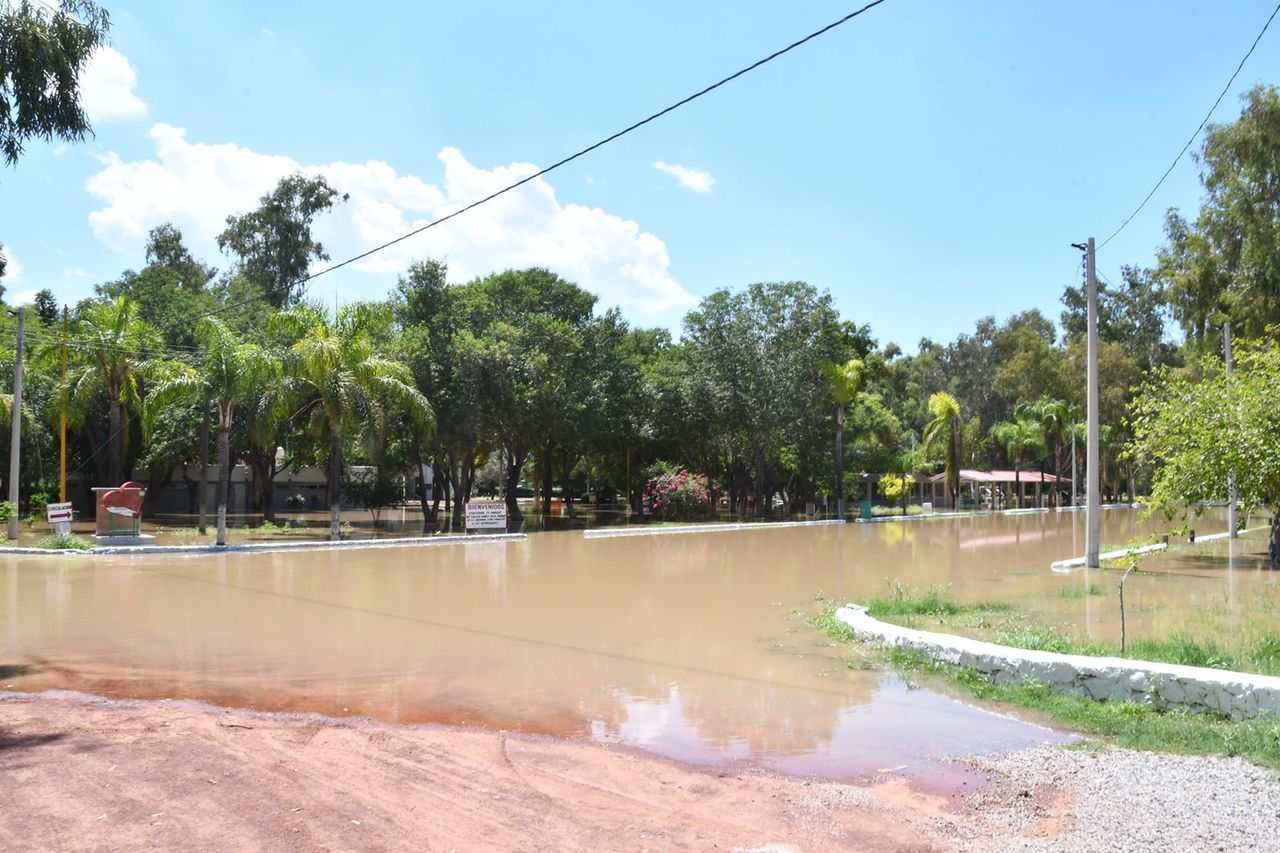 Debido a inundación, autoridades de Lerdo cerraron el acceso al parque Raymundo. (EL SIGLO DE TORREÓN)