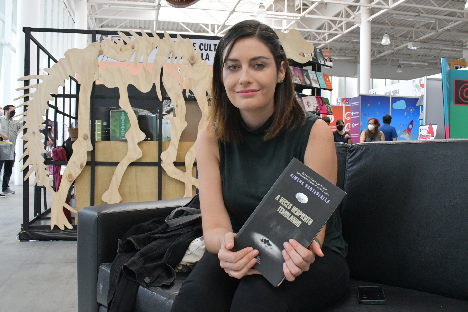 La primera novela de Santaolalla recibió en 2021 el Premio Mauricio Achar de Literatura Random House (EL SIGLO DE TORREÓN/SAÚL RODRÍGUEZ) 
