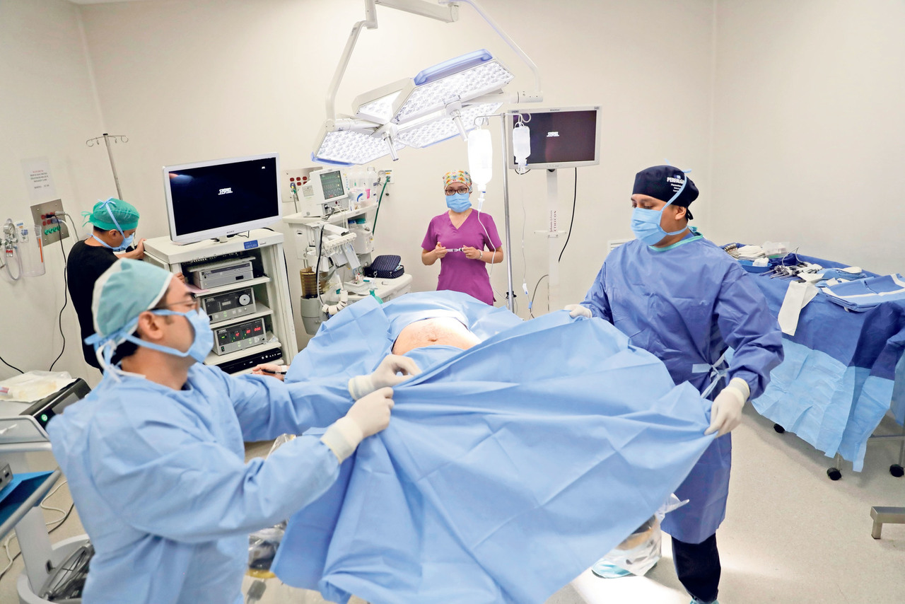 Se espera resolver la falta de profesionales de la salud en los próximos días para continuar con el programa de cirugías bariátricas. (EL SIGLO DE TORREÓN)