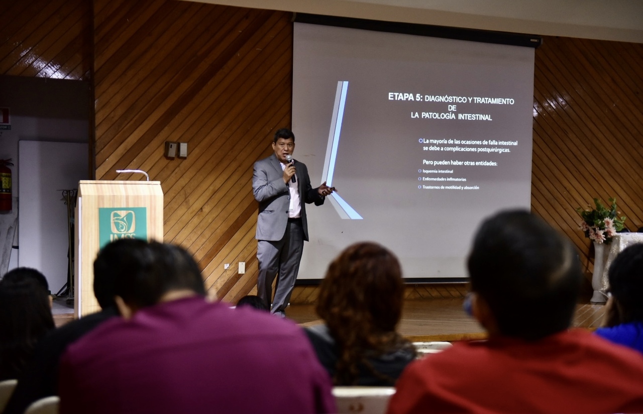 Personal de salud acudió ayer al simposio que se realizó en el auditorio de la UMAE No. 71 por el Día Mundial de la Sepsis.