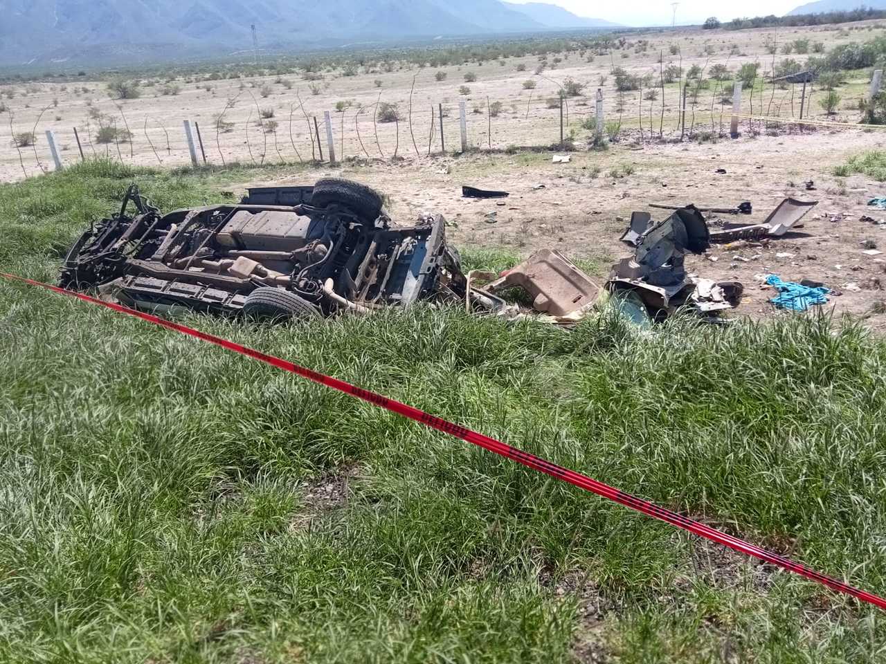 El menor fallecido viajaba a bordo de una camioneta que se impactó con un tráiler y volcó. (EL SIGLO DE TORREÓN)