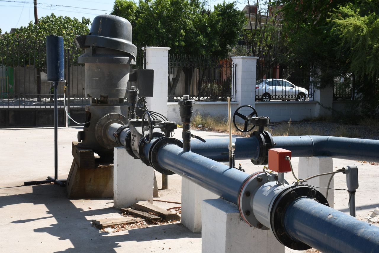 Van por restablecimiento del servicio de agua en la red en zonas aledañas al Río Nazas, en Torreón. (EL SIGLO DE TORREÓN)