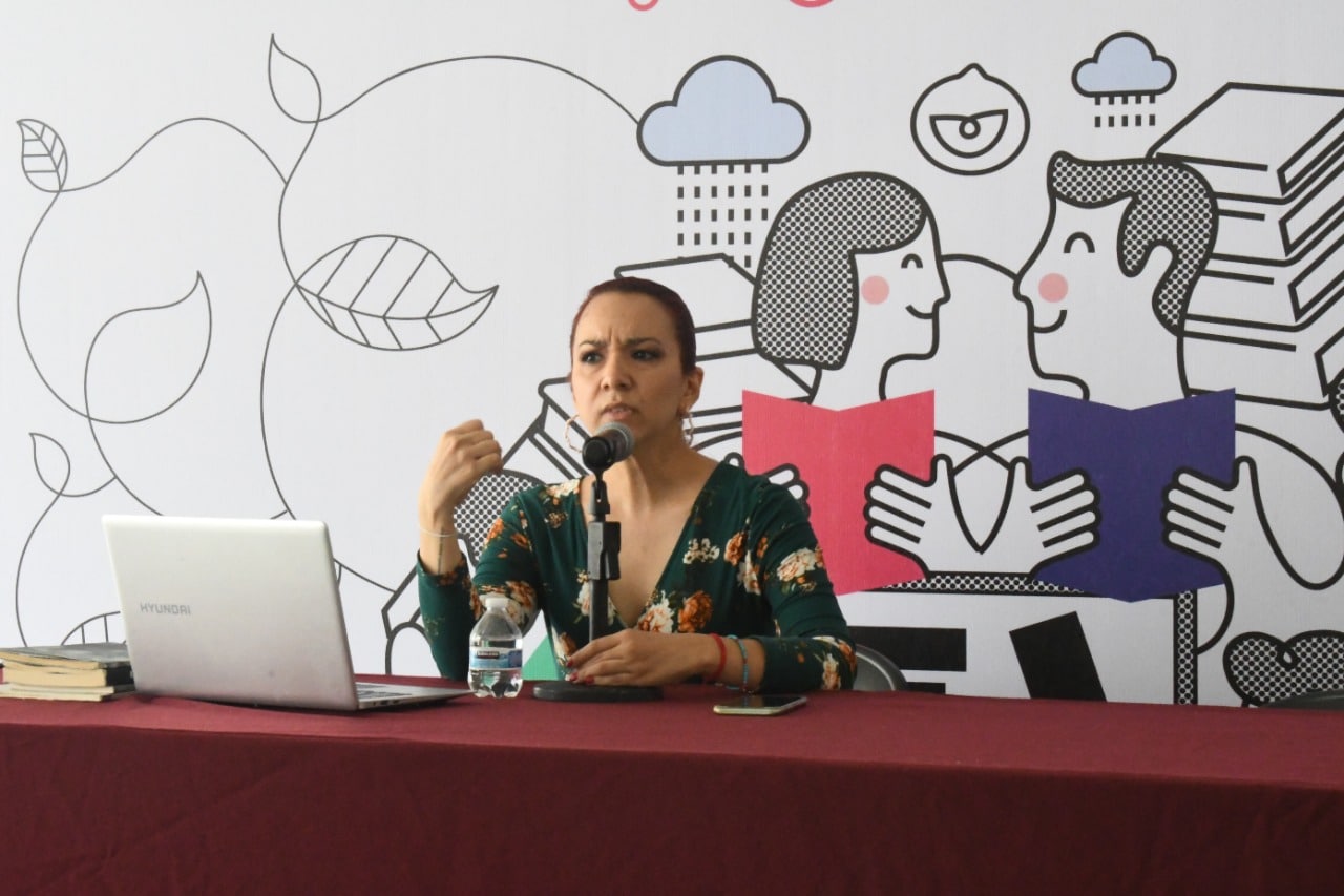 La poeta Esther M. García dio una cátedra de
poesía en la edición 2022 de la FIL Coahuila (DANIELA CERVANTES) 