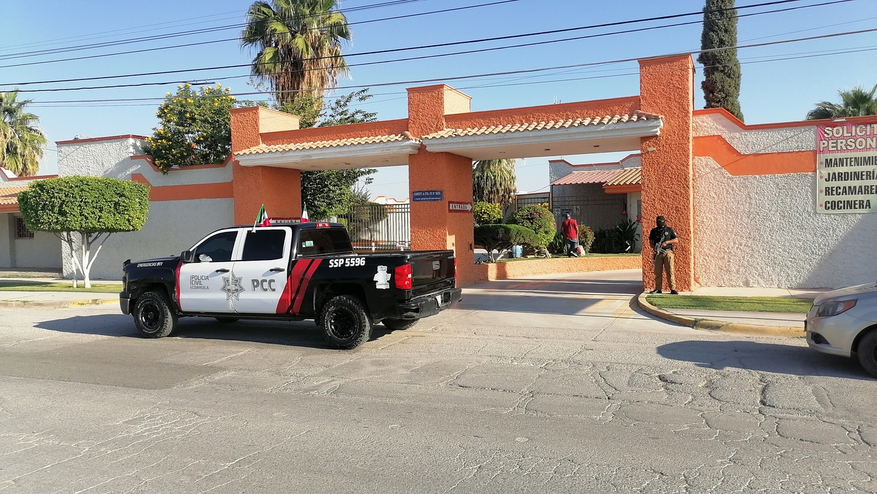 Mujer es localizada sin vida en el cuarto de un motel de Torreón.
