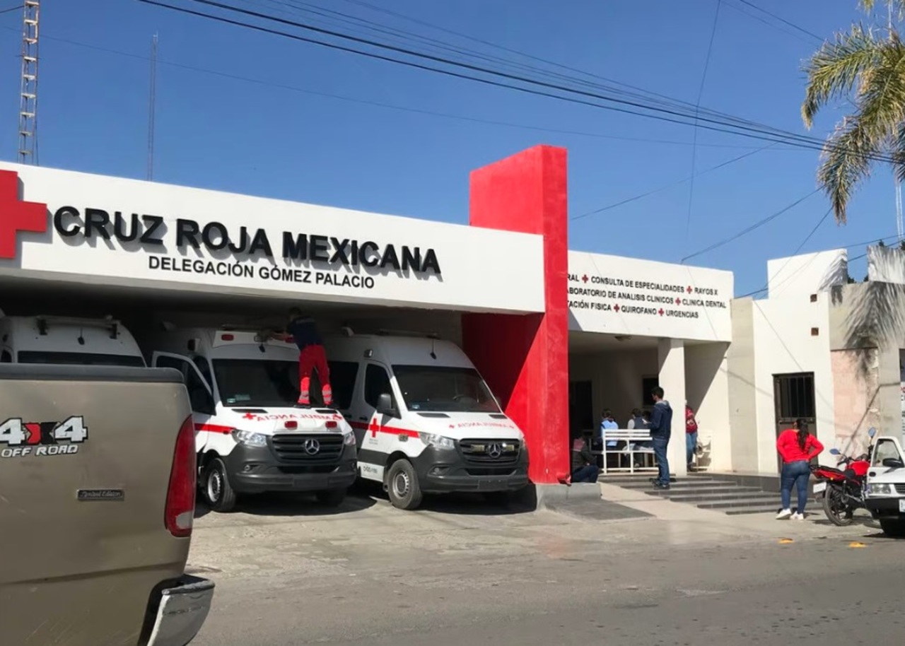 Pese a las lesiones que presentaba el hombre, corrió hasta su domicilio y sus familiares lo llevaron a Cruz Roja.